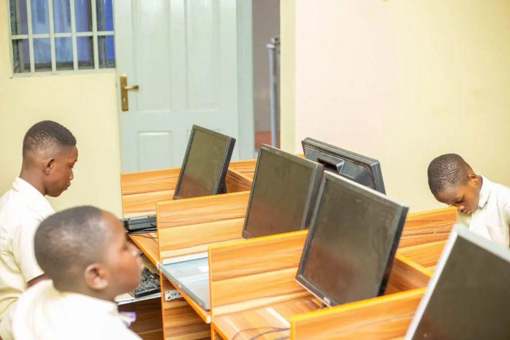 ICT Laboratory at DavReg International School