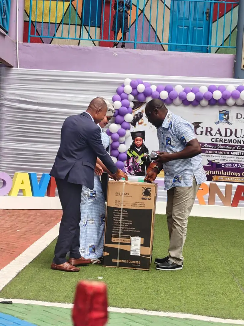 DavReg staff presenting a gift during the graduation ceremony